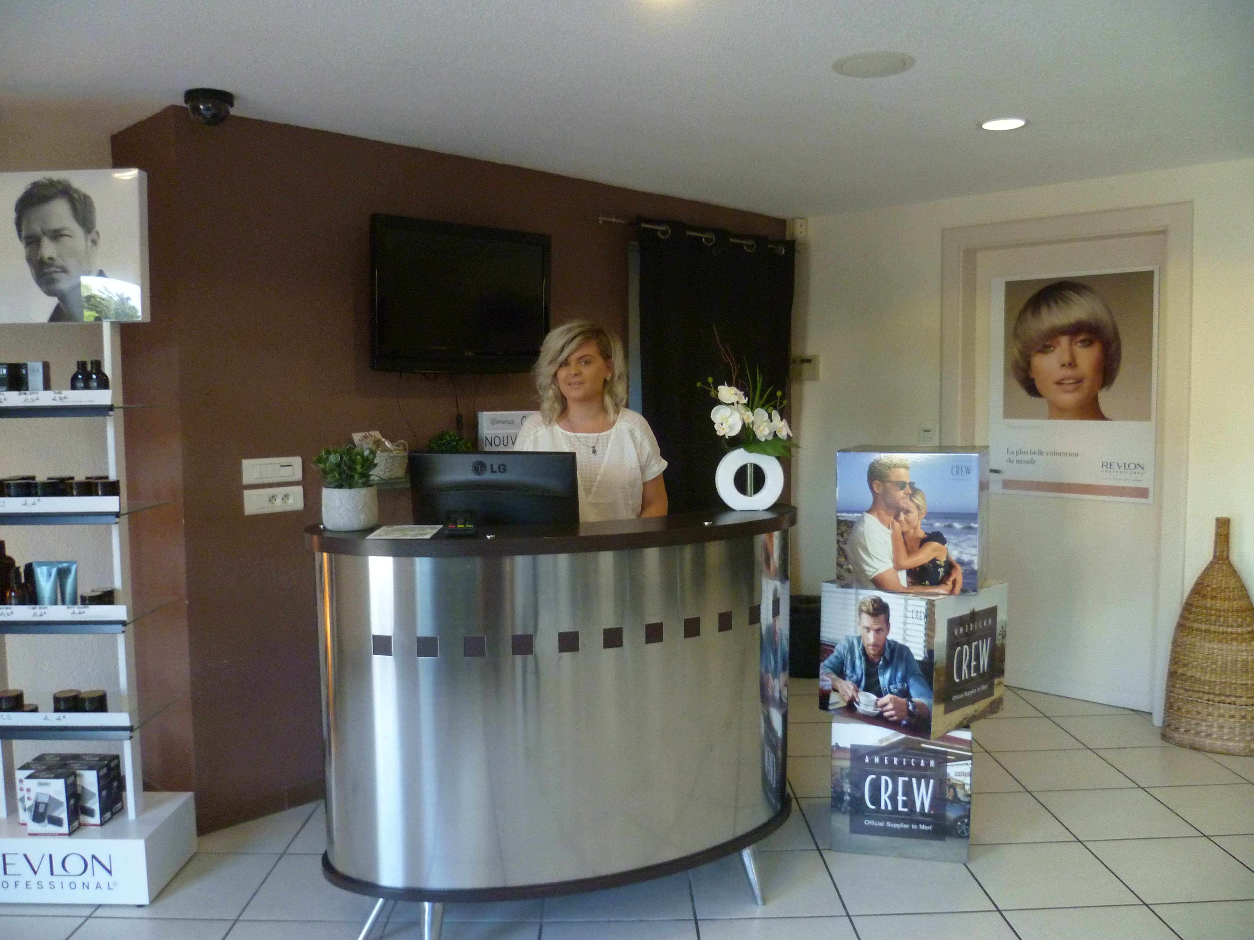 Ouverture du Salon de Coiffure "Nouvel Éclat"